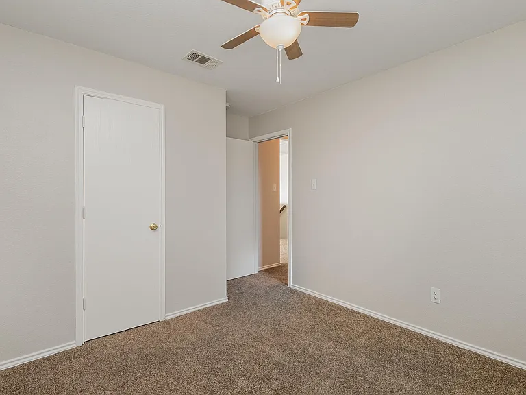 1121 Charlotte Dr — Photo 28