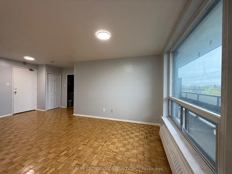 363 Lakeshore Rd E #504 — Photo 5