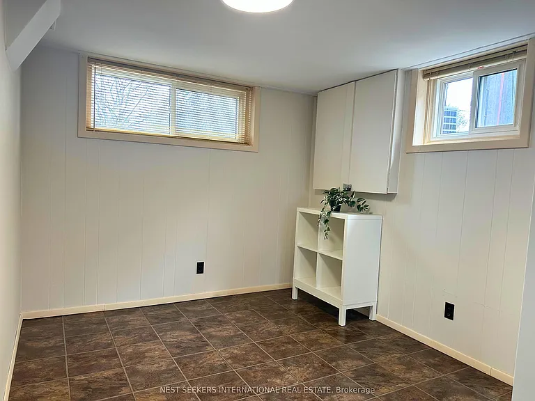 494 Oshawa Blvd N — Photo 6