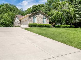 5201 Cherokee Ct, Troy, MI 48098