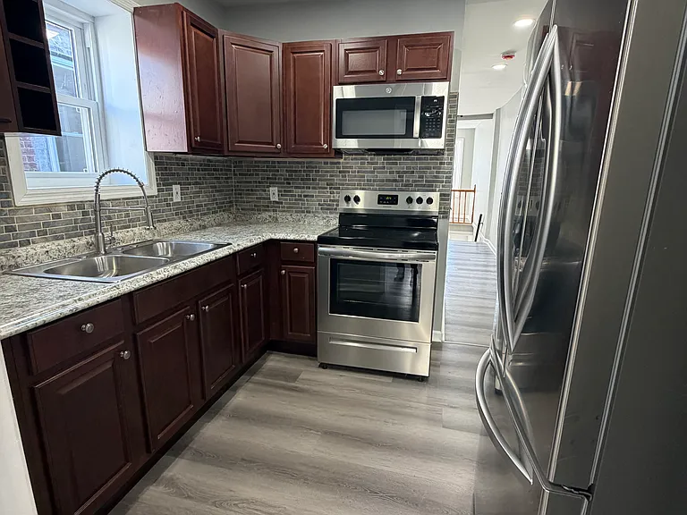 3220-22 N Front St #2 — Photo 8