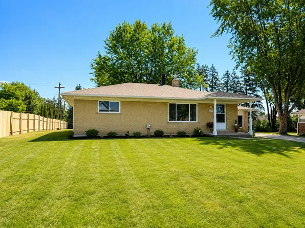 2871 Harrington Rd, Rochester Hills, MI 48307