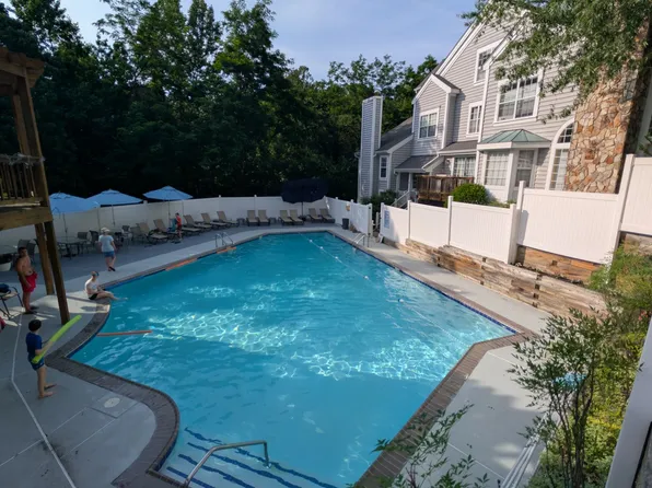 332 Overlook Dr, Occoquan, VA 22125
