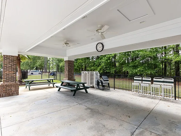 216 Barclay Dr — Photo 17