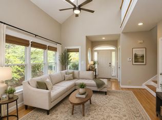 323 Columbia Pl E, Chapel Hill, NC 27516