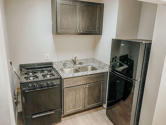 2nd image of 923 N 14th St #200