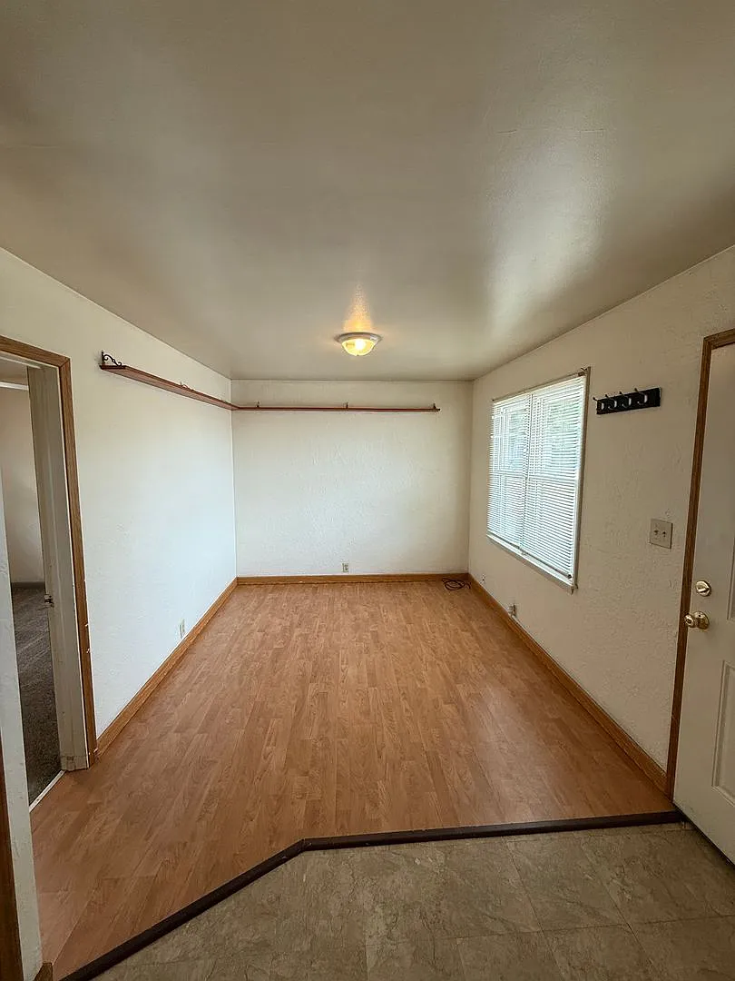 121 E Vine — Photo 3