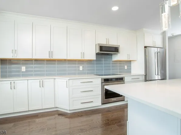 2 Claridge Dr, 12KW, Verona Twp., NJ 07044