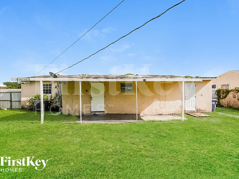 3321 NW 177th Ter — Photo 15