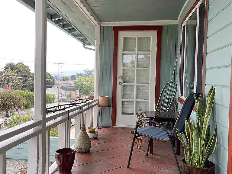 249 Hawthorne St — Photo 4