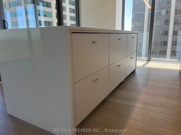 8 Cumberland St #3506 — Photo 2
