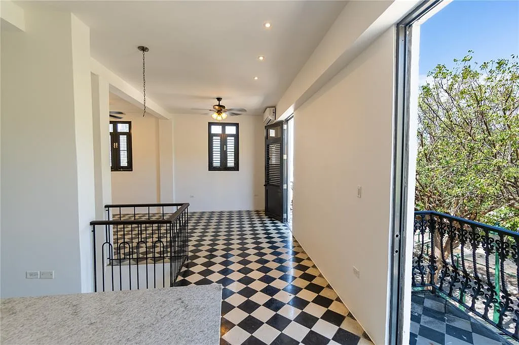 3 bed, 2.0 bath, 1300 sqft, $4,800 — Photo 3