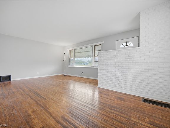 5th image of 2806 Harmont Ave NE
