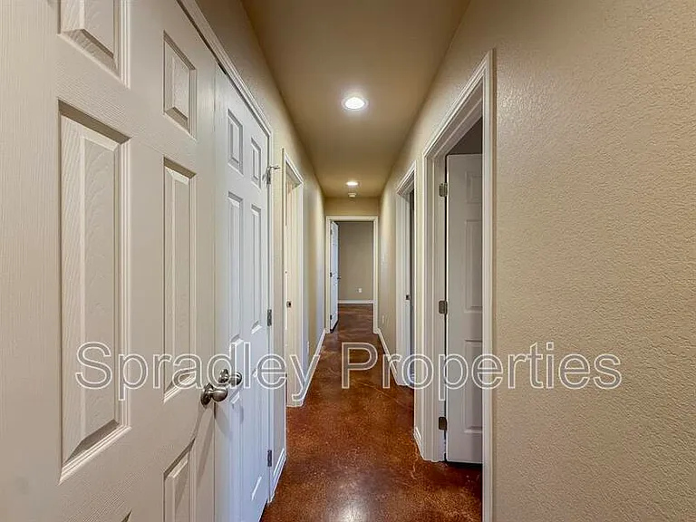 1047B Edwards Dr — Photo 14