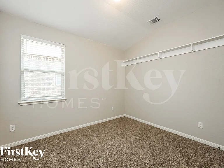 2207 Tiptop Ln — Photo 11