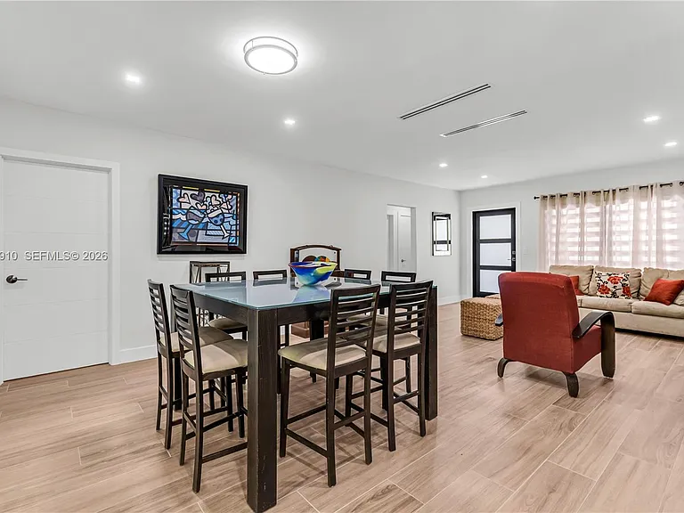 1015 Pizarro St — Photo 31