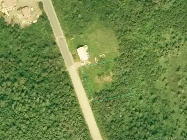 70 Manor Rd, Saint George, NB E5C 0E9