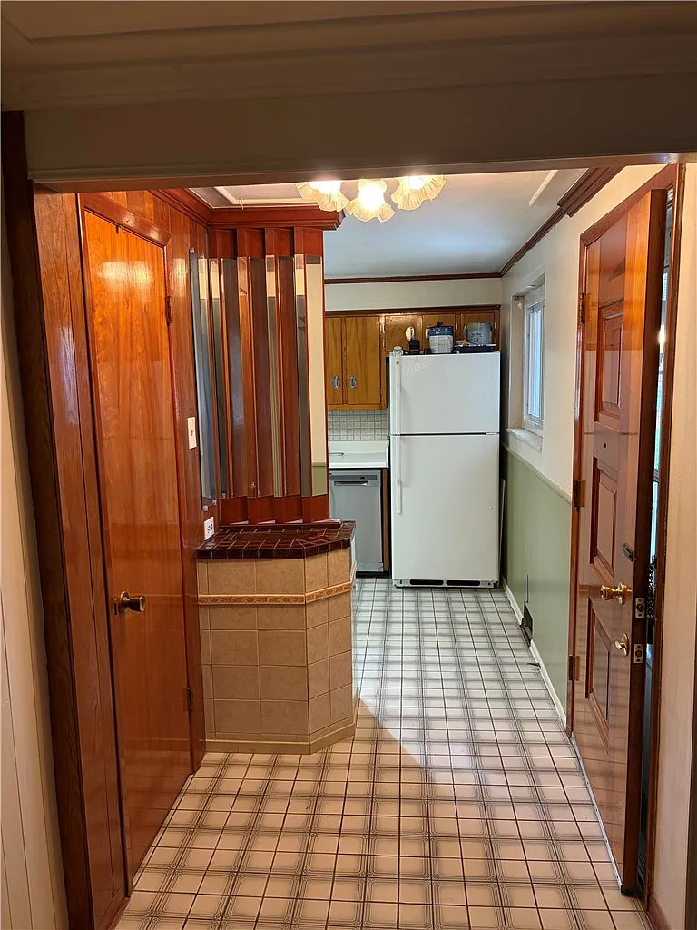 3 bed, 1072 sqft, $1,600 — Photo 3