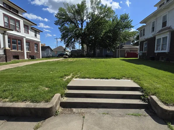 619 SW 9th St, Topeka, KS 66612