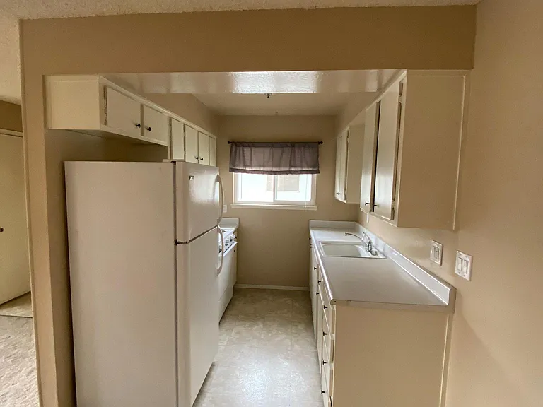 1139 Casita Dr #4 — Photo 5
