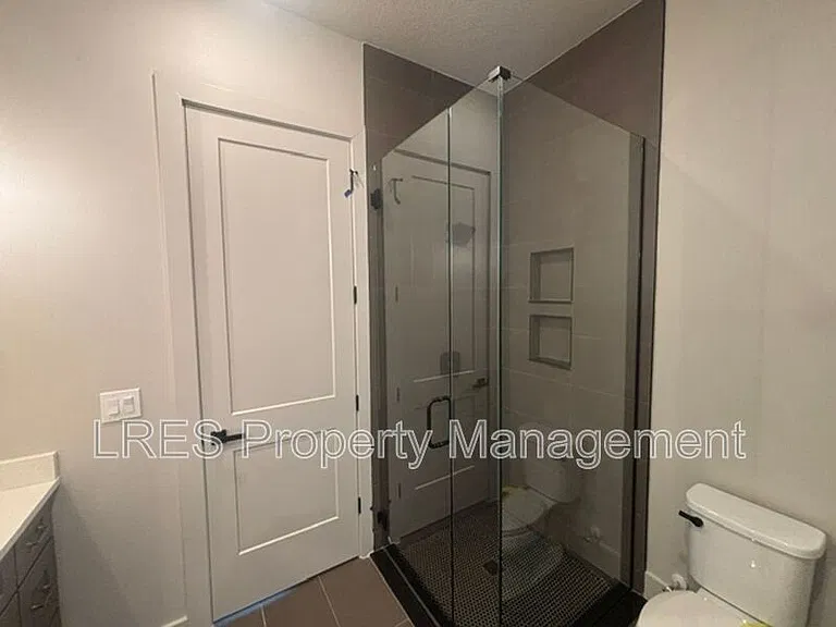 722 Ellwood Ave — Photo 18