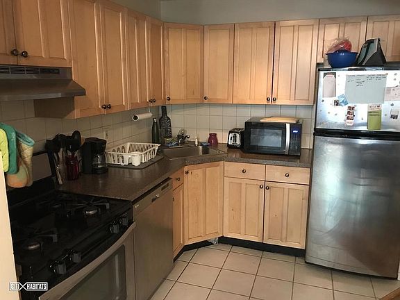 4th image of 446-448 W 47th St #2B