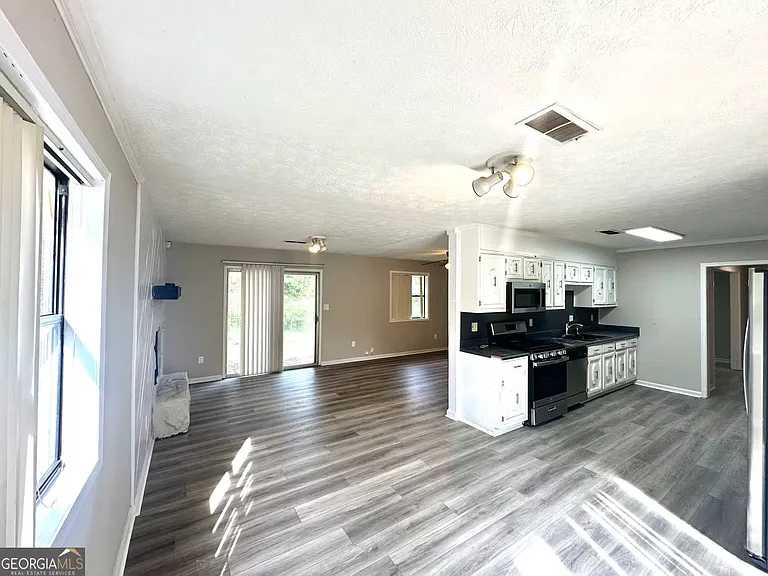 100 Lakeview Ln — Photo 10