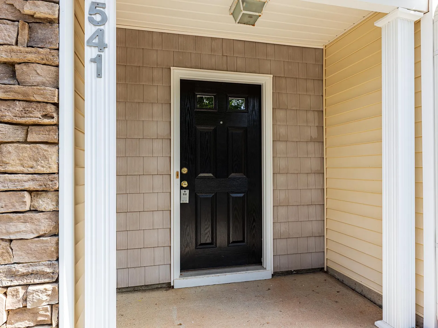 3 bed, 2.5 bath, 1470 sqft, $1,750 — Photo 2