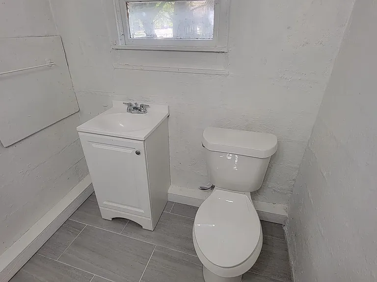 1031 W Bullock St #1 — Photo 5