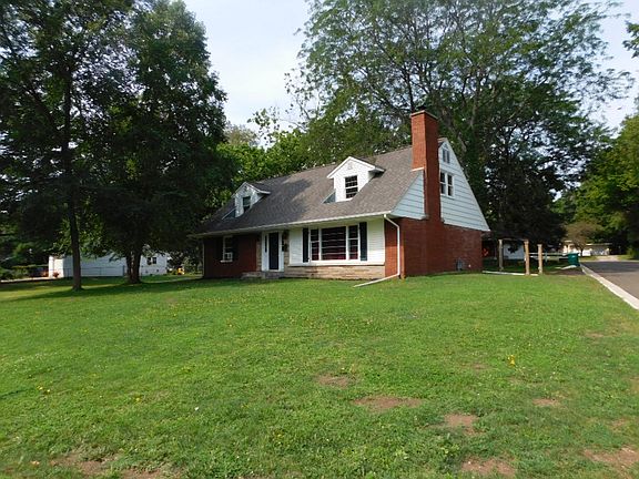 2nd image of 77 Garden Ave N