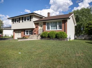 449 W Circle Dr, Addison, IL 60101