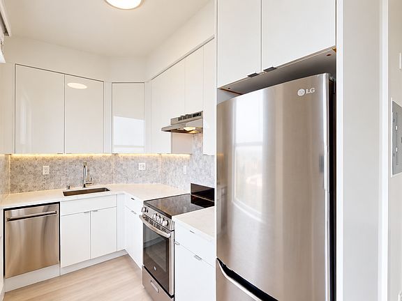 5th image of 17 Hermann St #411
