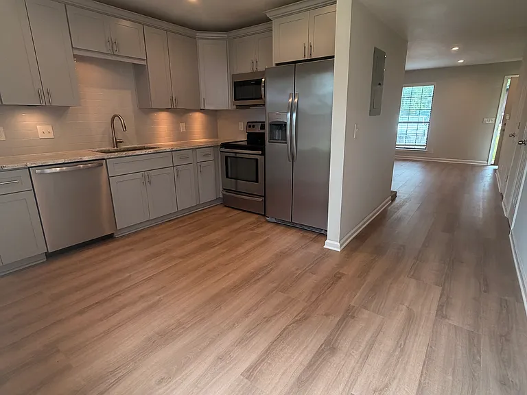 920 Emmett Ave — Photo 7