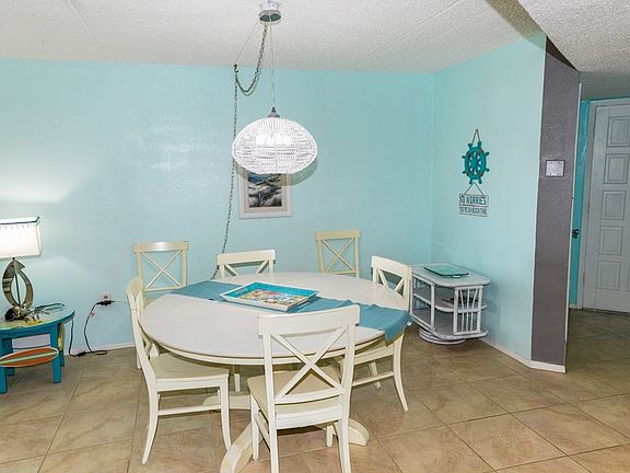 5th image of 406 Padre Blvd