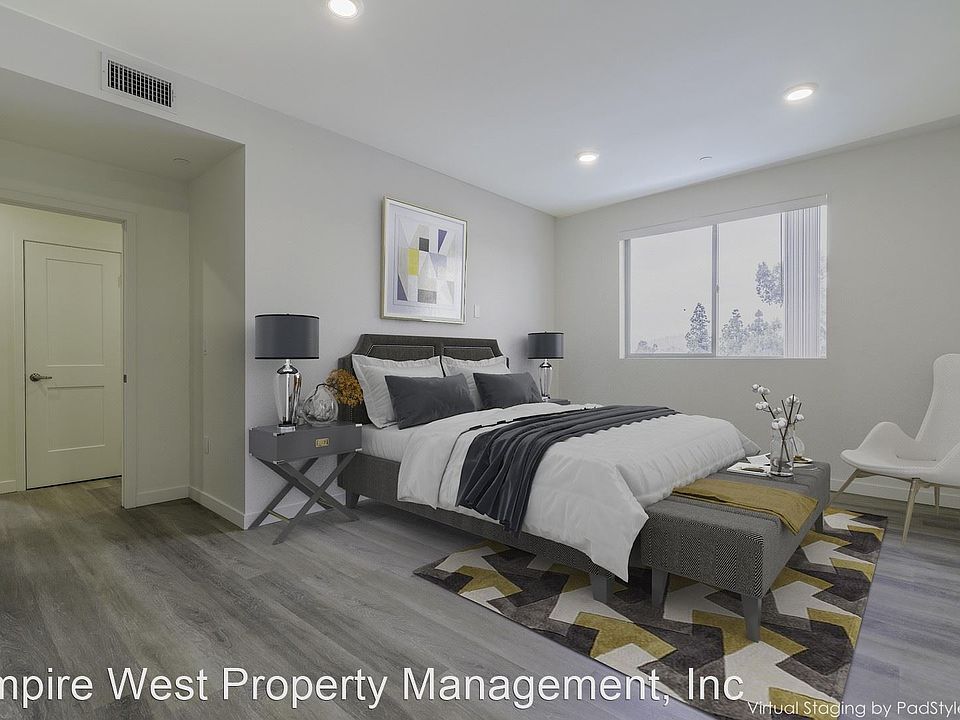 1st image of 4725 Radford Ave #304