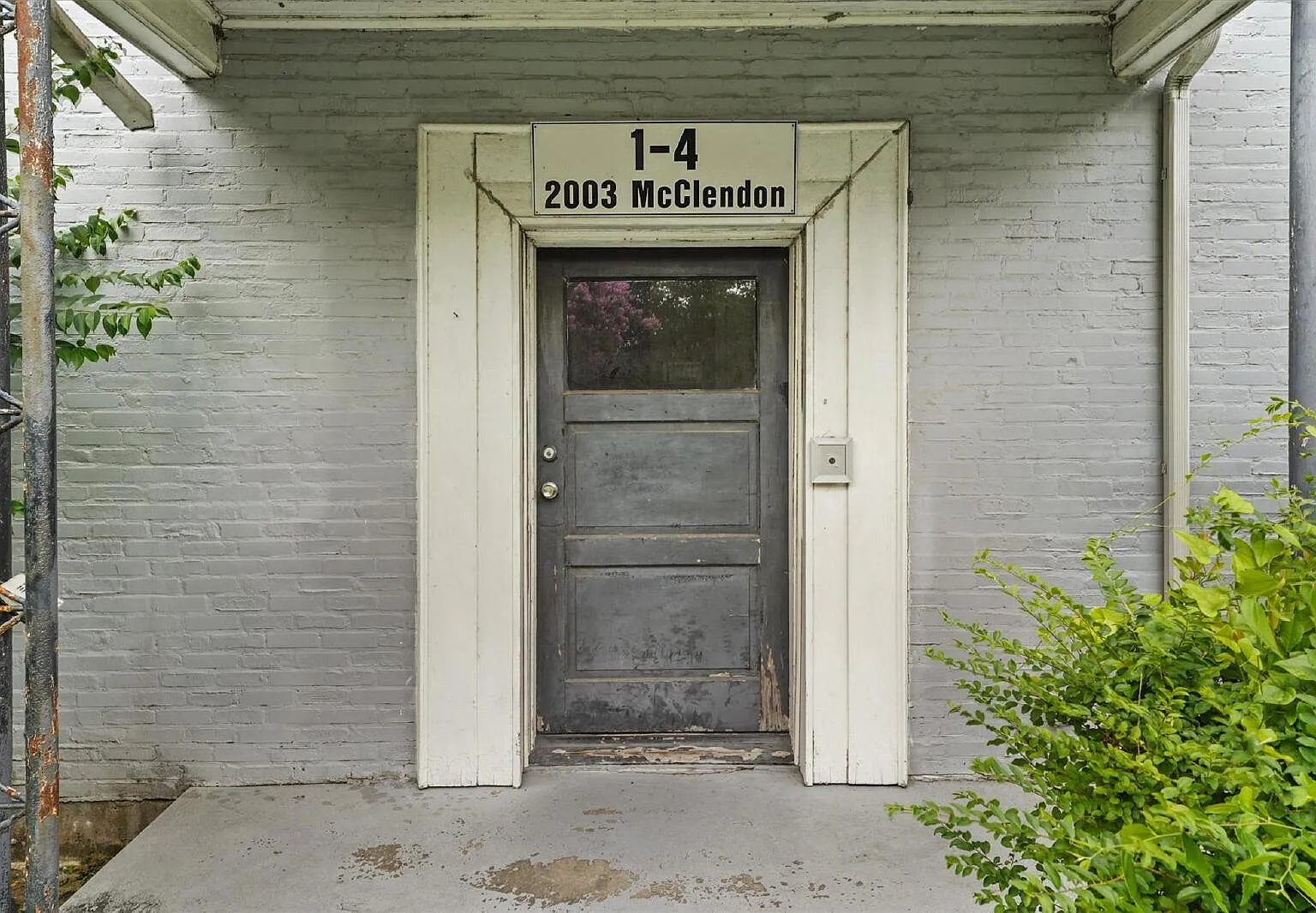 2 bed, 1.0 bath, $1,100 — Photo 2