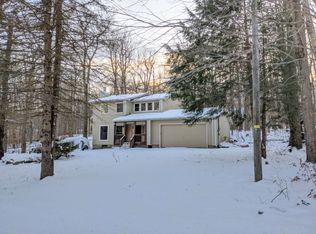 1438 Belgravia Dr, Tobyhanna, PA 18466