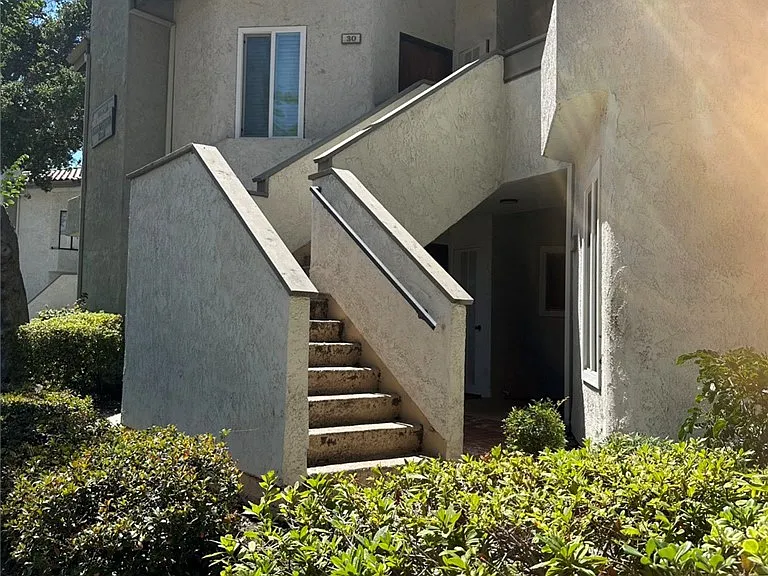 29 Town And Country Rd — Photo 1