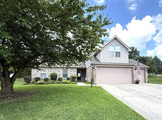 219 Creekview Cir, Mooresville, IN 46158
