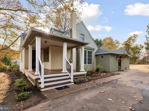 33 10th Ave, Collegeville, PA 19426