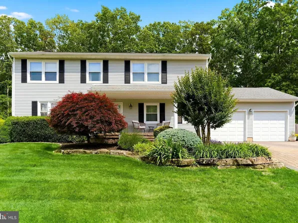 16 Redwood Dr, Toms River, NJ 08753