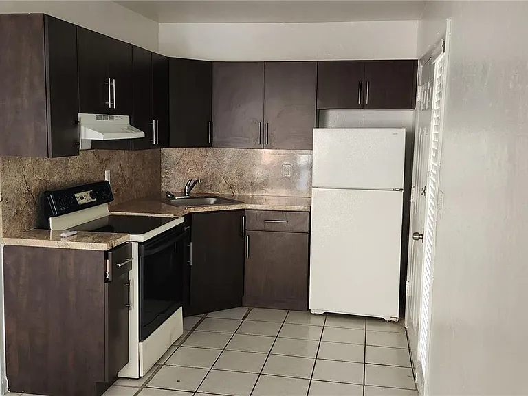 1333 NW 15th St #10 — Photo 8
