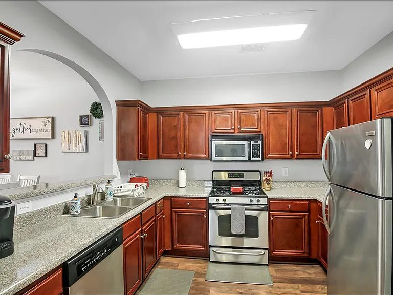 114 Creighton Ln — Photo 14