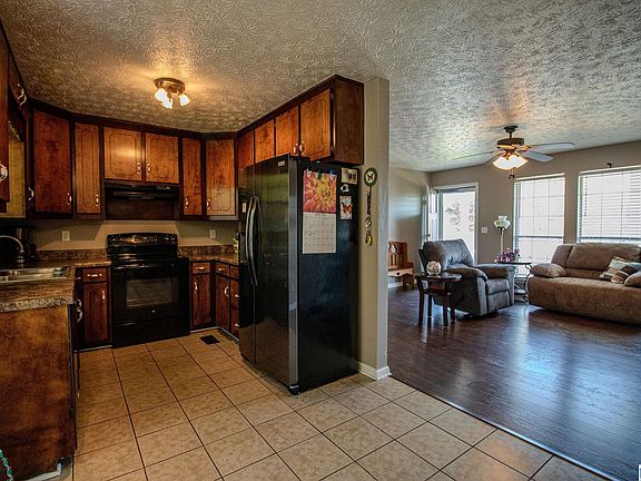 3rd image of 157 Yellowstone Dr