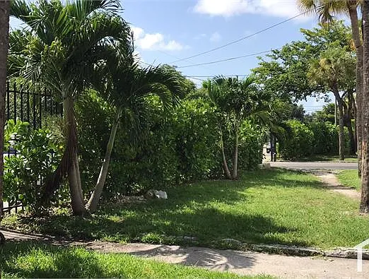 5250 NW 26th Ave — Photo 7