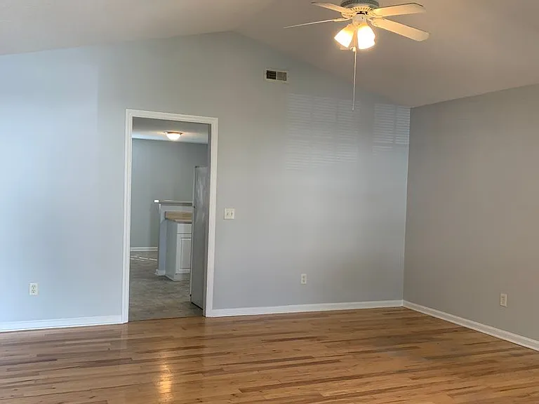 204 White Ave — Photo 7
