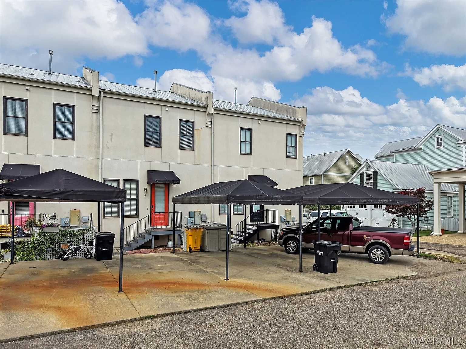 2 bed, 2.5 bath, 1600 sqft, $2,000 — Photo 3