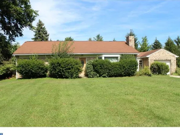 384 N Lewis Rd, Royersford, PA 19468
