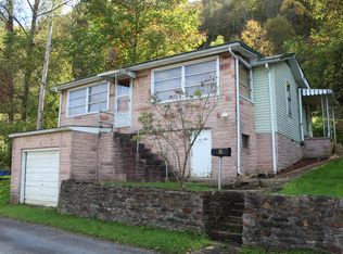 86 Maple St, Richwood, WV 26261