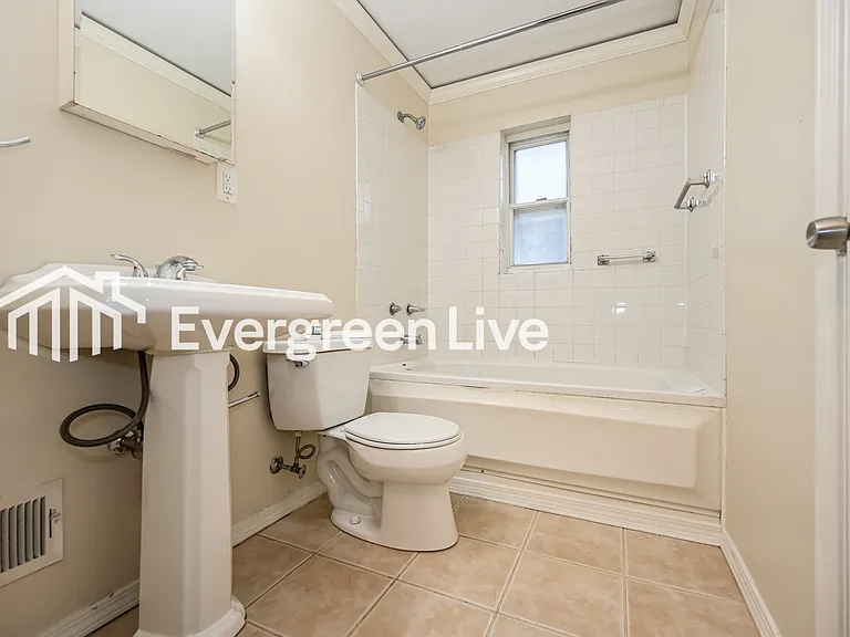 5569 Raceview Ave — Photo 14